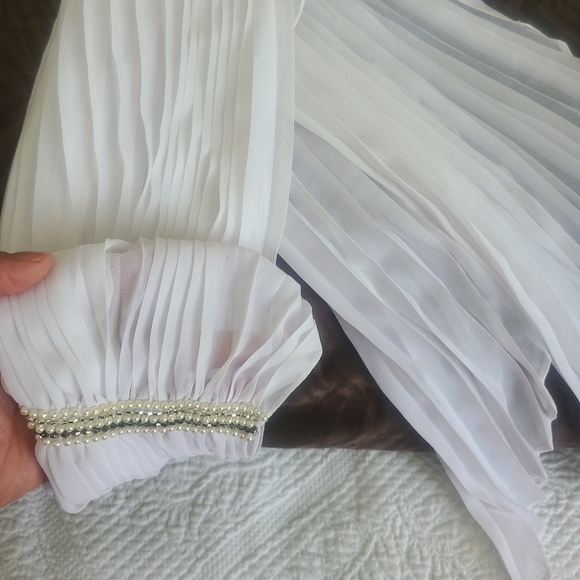 NEW Gorgeous I.N.C scarf with beautiful pearl and bead details - Picture 4 of 9